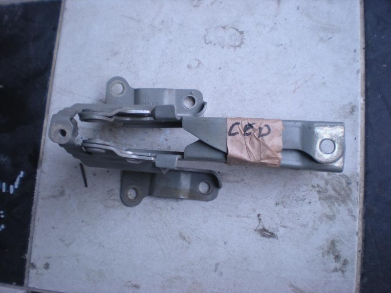 2011 KIA CEED KAPUT MENTEŞESİ SÖKME VE ÇIKMA PARÇA