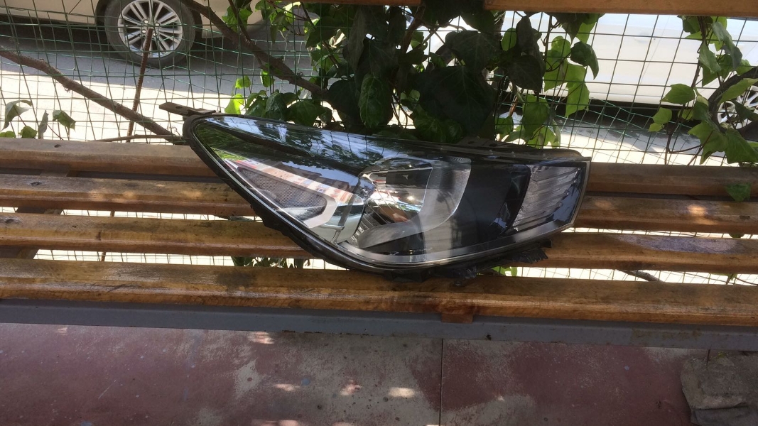 2017 KIA RİO SAĞ FAR ÇIKMA VE SÖKME PARÇA