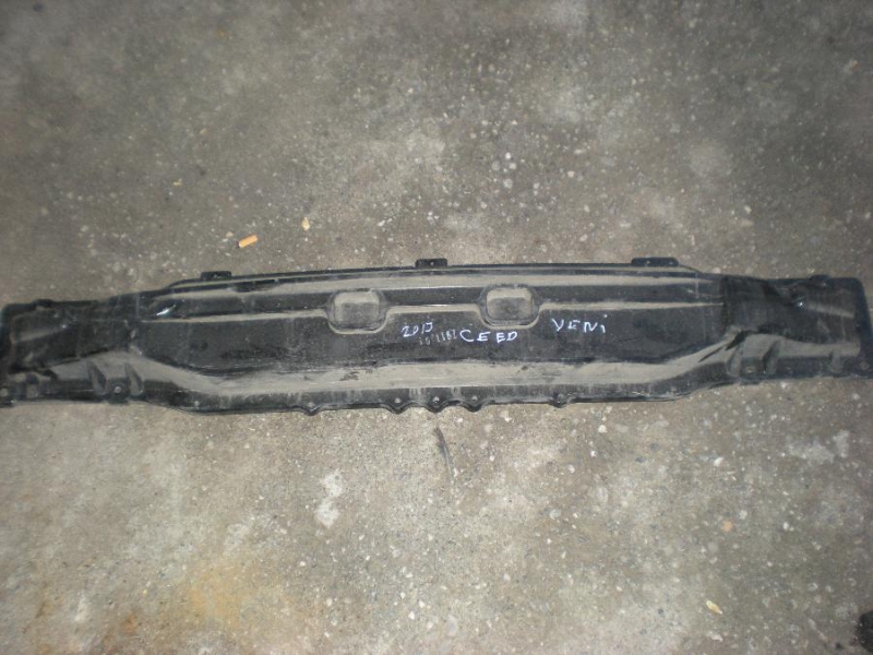 ÇIKMA VE SÖKME KIA CEED ARKA TAMPON DEMİRİ