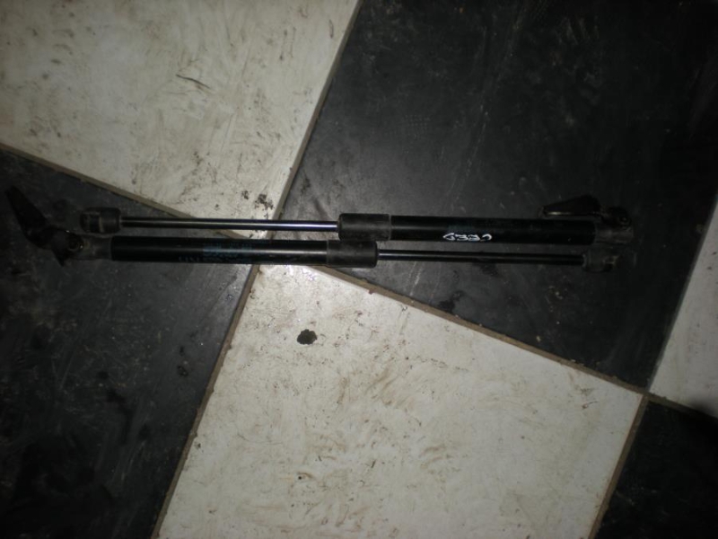 KIA CEED BAGAJ AMORTİSÖRÜ SÖKME VE ÇIKMA PARÇA