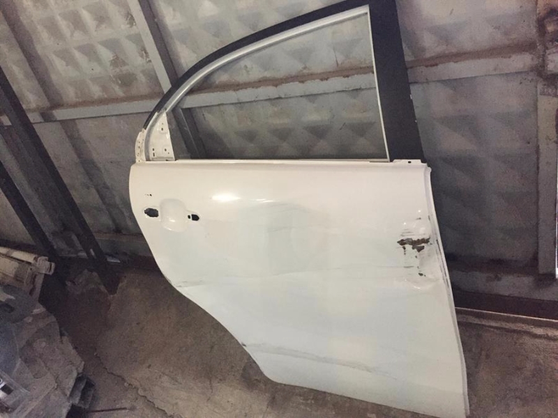 KIA RİO 2012 SONRASI ÇIKMA SAĞ ARKA ORJINAL KAPI SATILIKTIR