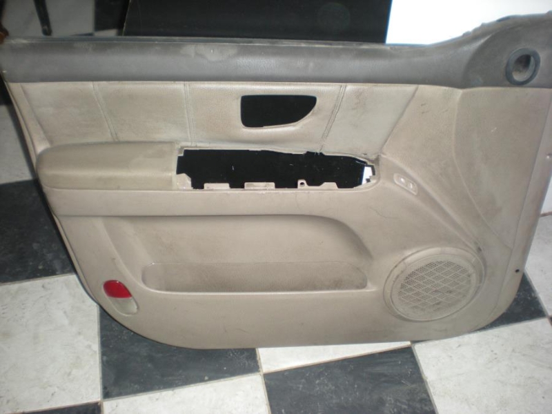 KIA SORENTO SOL KAPI DÖŞEMESİ ÇIKMA PARÇA